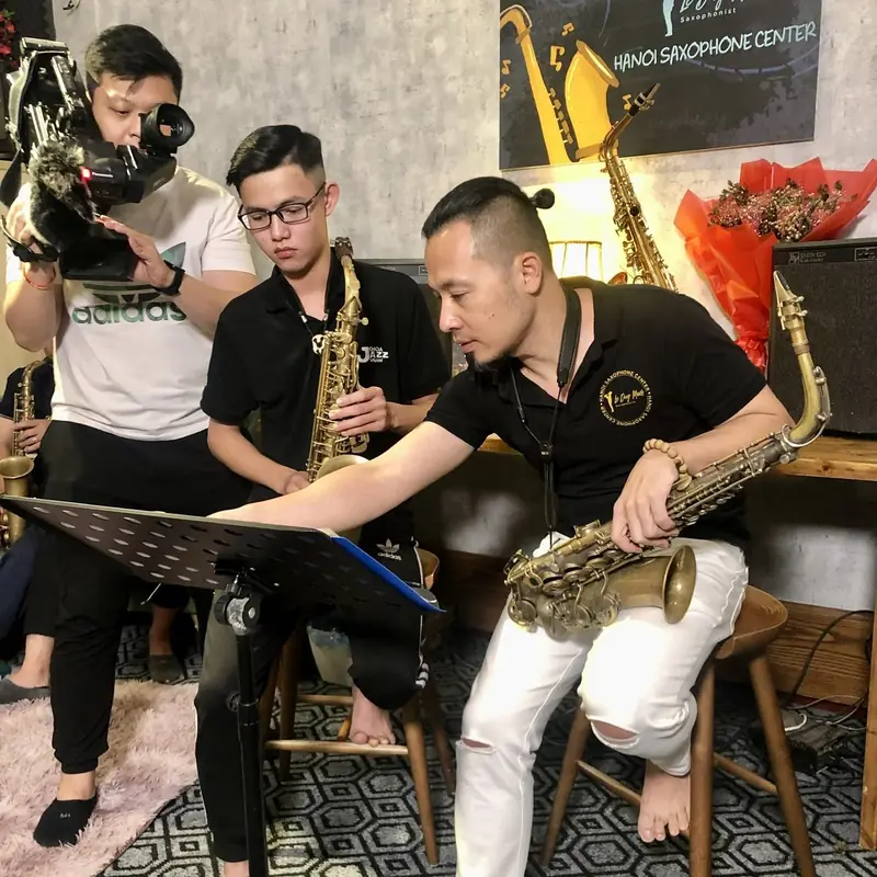 Lê Duy Mạnh Saxophone — Backstage at a lesson being filmed