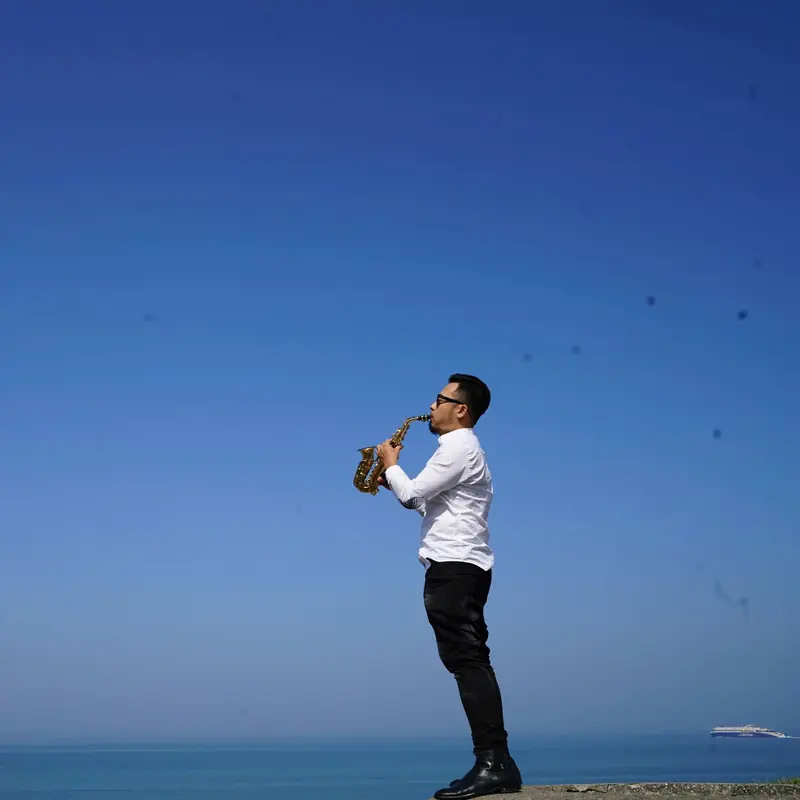 Lê Duy Mạnh Saxophone — The horn by the sea on a clear morning
