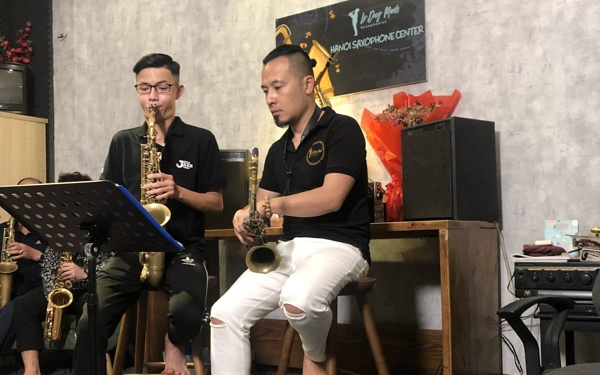 Five breathing mistakes that choke your saxophone tone