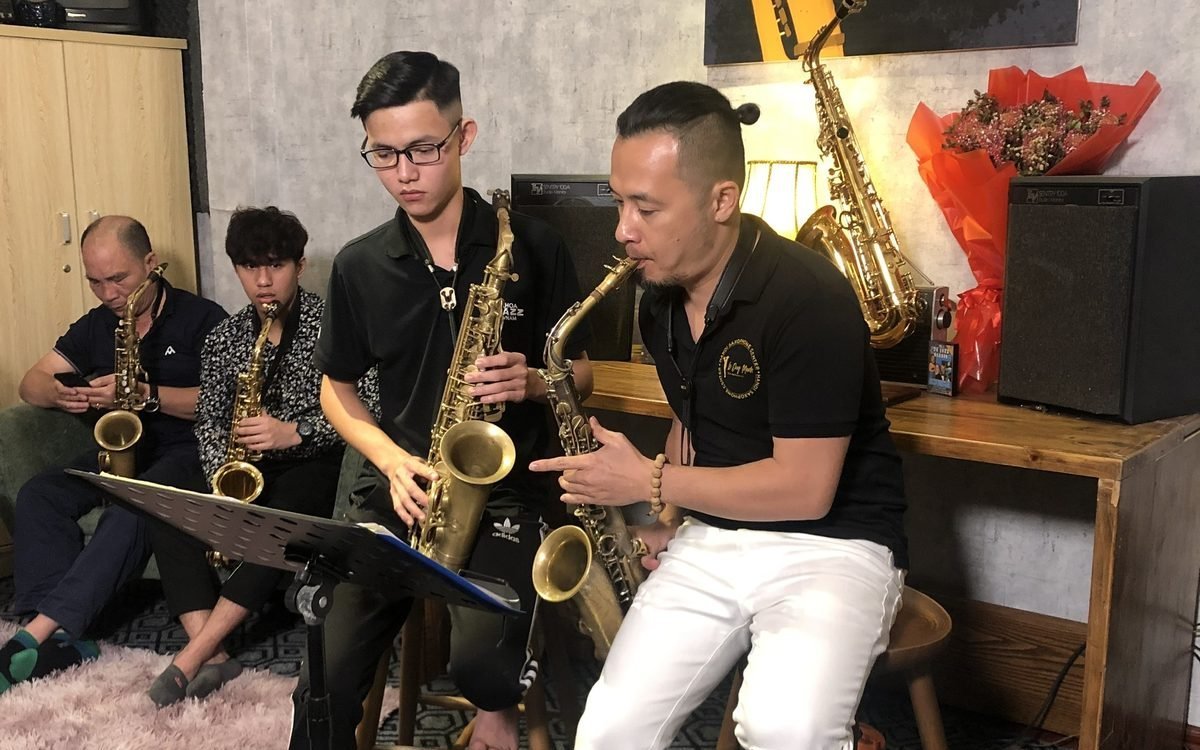 Learning saxophone in Hanoi: how to choose a class and prepare for your first lesson