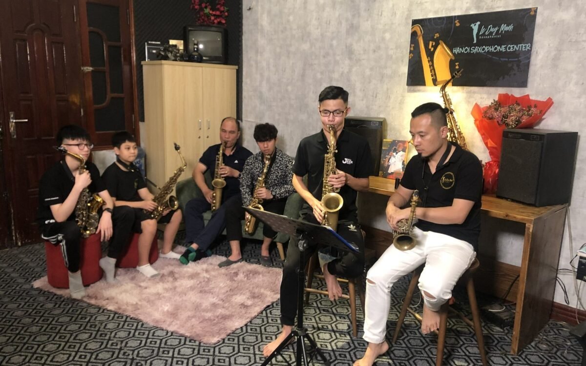 Learning saxophone from scratch: the first three months, week by week